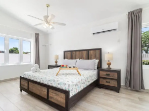 4br4ba w Private Pool Walking Distance to Ritz