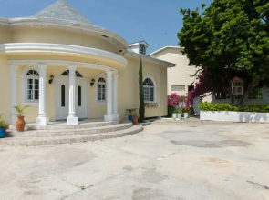 The Royal Kensington Villa