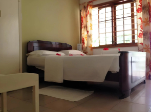 Beau Vallon Bungalows