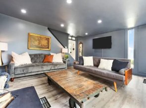 Yinz Retreat, Above the City Home