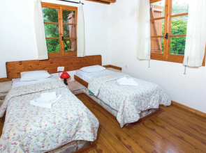 Beautiful Home in Miliou Paphos With 3 Bedrooms, Outdoor Swimming Pool and Swimming Pool