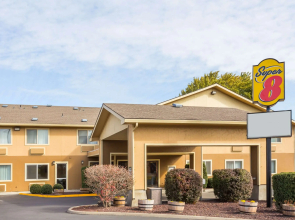 Super 8 by Wyndham LaGrande