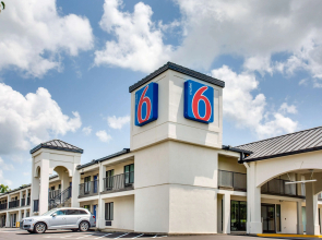 Motel 6 White House, TN