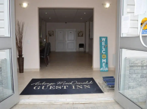 Auberge MacDonald Guest Inn
