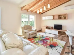 Four Bedroom Holiday Home In Kastel Sucurac