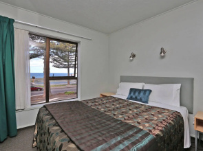 Edgewater Motor Lodge