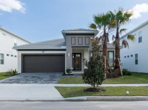 Beautiful 4 bedroom home close to Disney