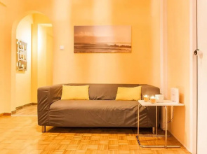 Big Central Metro Station Apartment 1