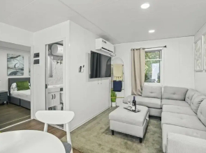 2br Tiny Farm Home Near Seminole Hard Rock Casino! 2 Bedroom Farmhouse