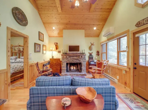2 Mi to Beech Mtn Slopes! Cozy Couples Retreat