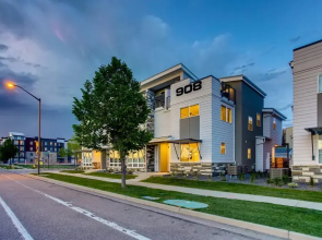 Old Town Swank - Brand New To Brewery District!