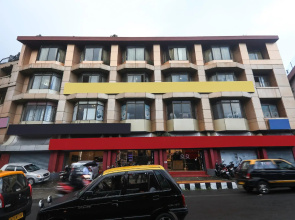 OYO 18369 Hotel Golden Peak
