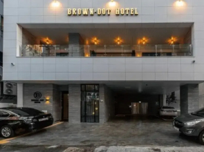 Gupo Brown-Dot Hotel