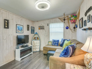 1 Mi to Surfside Beach: Bbq-ready Home in Freeport