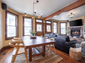 Raddon by AvantStay Beautifully Restored Craftsman w Hot Tub in Heart of Downtown PC