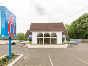 Motel 6 Warminster, PA