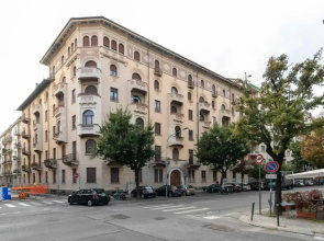 BOOK NOW! Apt x4 a few steps from Valentino's Park
