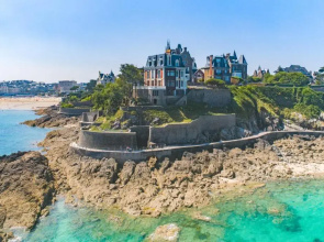 Beau grand studio à proximité du centre et des plages