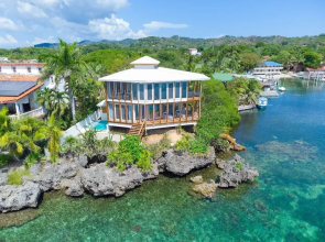 Wow! Views and more, fantastic 2 bedroom in West End - Villa Agua 2 Apts by RedAwning