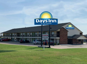 Days Inn by Wyndham Pratt
