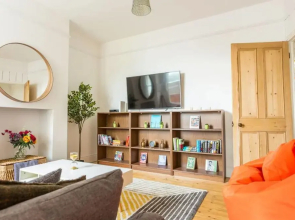 Bright and modern 4 bed family home in Cambridge