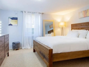 2-br Sanctuary in Quiet Neighborhood Free Parking Patio