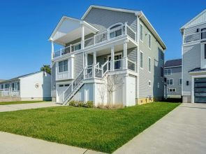 Close to Brigantine Beach: Home w/ 2 Decks