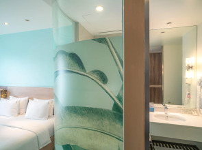 Holiday Inn Express Phuket Patong Beach Central by IHG