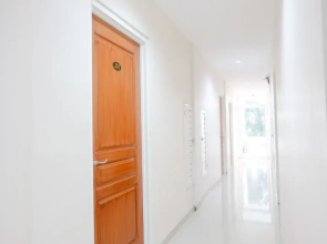 Hasanah Guest House Syariah De Saphire by OYO Rooms