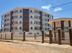 2 QUARTOS em CONDOMÍNIO TRANQUILO com PISCINA Estacionamento coberto  PARQUINHO para CRIANCAS - Cozinha Completa, VENTILADO, nascente, AR CONDICIONADO  800m da praia do PORTO DAS DUNAS e BEACH PARQUE - Ceará