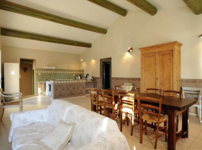Tastefully Furnished Villa With Fenced Private Pool, 9 km From Vaison-la-romaine