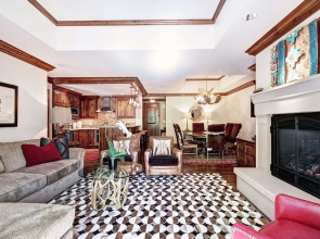 Exclusive 2BR Ritz-Carlton w Mountain Rustic Décor by RedAwning - Save 20% on 7+ Nights!
