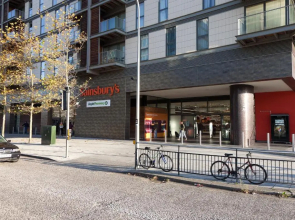 2 Bedroom 2 Bathroom Apartment in Central Milton Keynes with Free Parking and Smart TV - Contractors, Relocation, Business Travellers