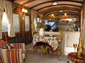 Helmsley Garden Cottage & Railway Carriage