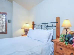 The Fields - 110 is a Cozy Mountain Condo With Access to Everything - Community Hot Tub