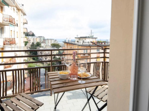 ALTIDO Quiet 3BR Flat with Terrace and Seaview in Pegli