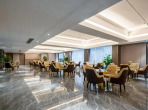 Rezen Holiday S Hotel (Chengdu South Railway Station)
