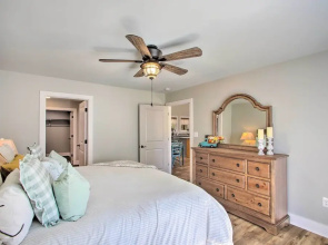 2 Mi to Golf Course + Fire Pit: Cozy Counce Cabin!