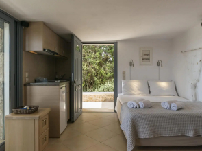 Porto Cheli Studio - Poolside Lux Getaway