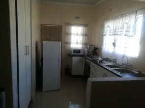 Lee Land Guest House
