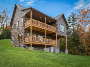 Luxe Mountain-view W/ Hot Tub 2 Bedroom Cabin