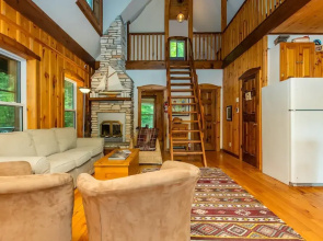 Stornoway is a Gorgeous cottage just 5 ft from White Lake!