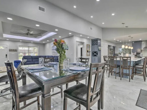 Patio & Grill: Spacious Gem Near Gulf Coast!