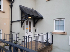 12 Rhodewood - Modern Apartment Close to Village and Beach