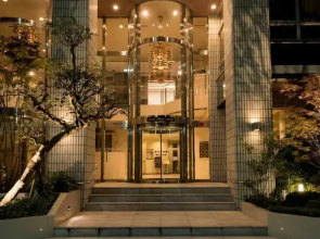 PLAZA EAST CABIN - Caters to men