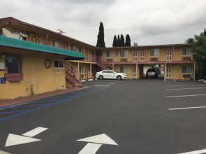Super 7 Motel