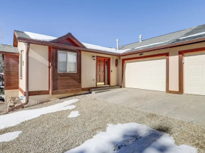Angel Fire Townhome w/ Hot Tub: 2 Mi to Ski Resort