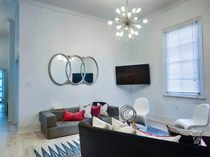 Best Location 5BR Next to French Quarter Book NOW!