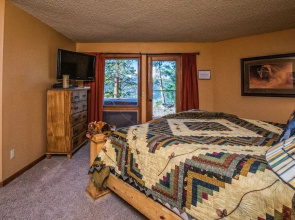 Cedar Lower Luxury Vacation At Windcliff 2 Bedroom Home by RedAwning