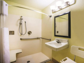 Garner Hotel Glen Burnie BWI Airport Area by IHG